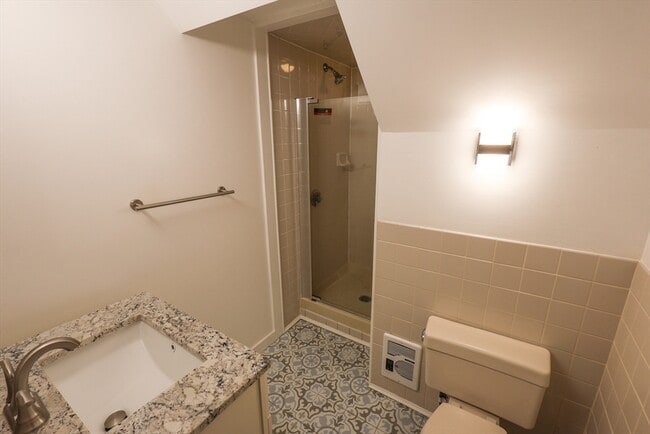 Building Photo - 369 Savin Hill Ave