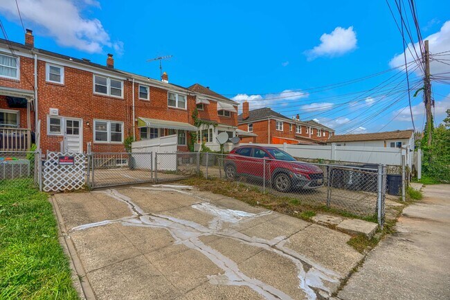 Building Photo - 2230 Coralthorn Rd