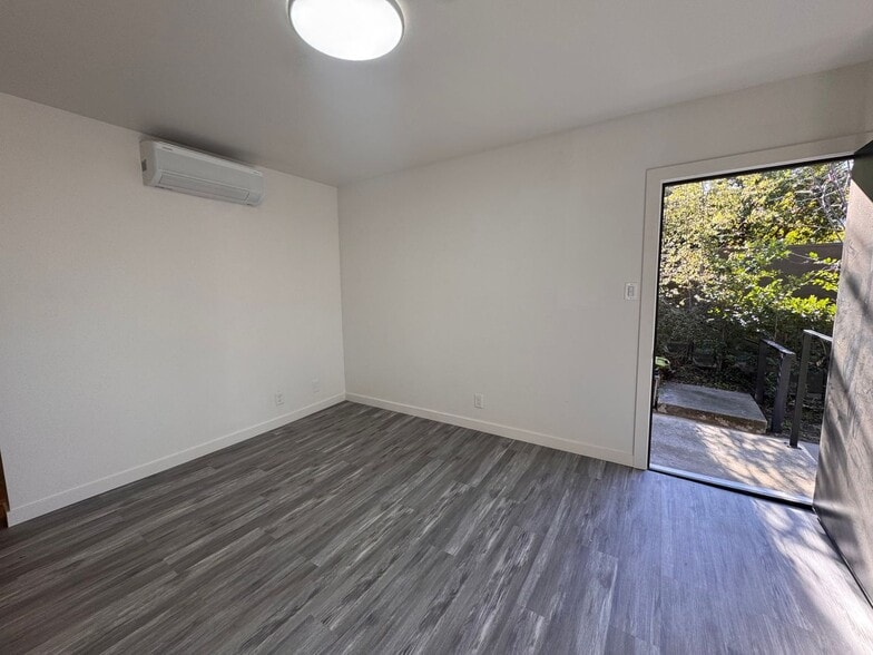 Building Photo - 456 N Westmoreland Ave