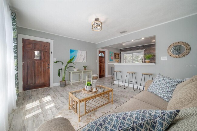 Building Photo - Renovated 2/1 home in Dunedin _ Price reduced