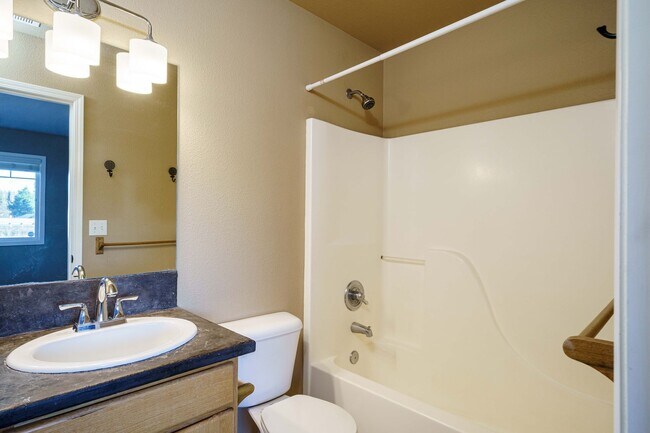Building Photo - 3 Bedroom 2.5 Bath Duplex -Quick Easy Access to SR 14