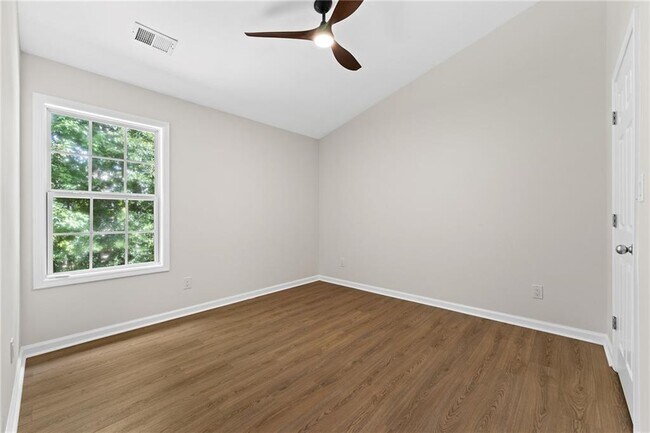 Building Photo - 386 Creek Manor Way