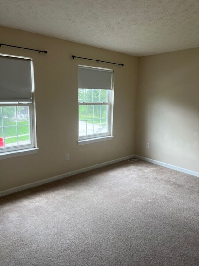 Building Photo - Spacious 4 Bed, 2.5 Bath Home in Woodgate