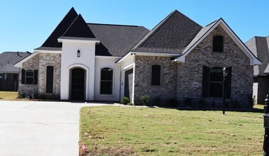 Building Photo - 1151 Green Wood Cir