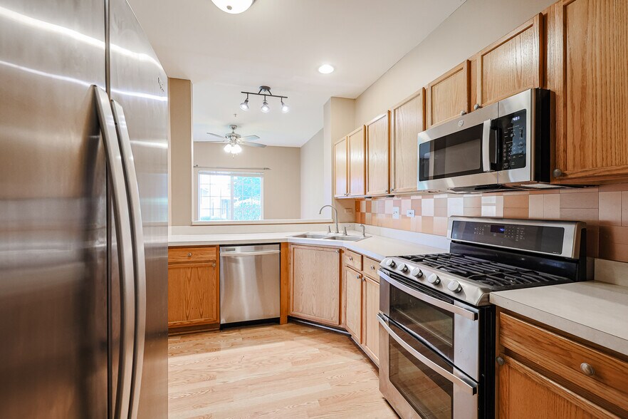 Building Photo - 607 Fox Ridge Dr