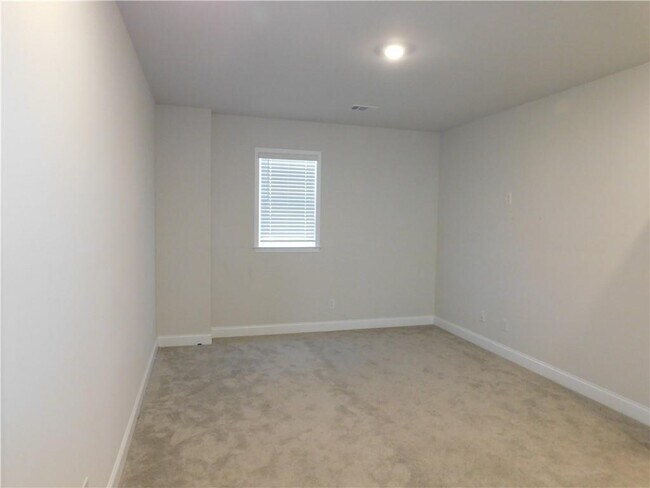 Building Photo - 930 Elderberry Ct