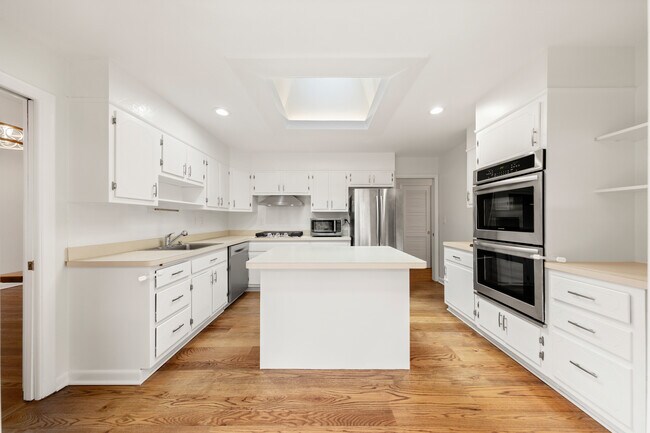 Building Photo - 10 Peaceful Ln