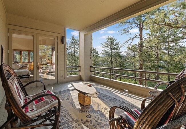Building Photo - Executive 2BR/3BA Condo with Mountain View...