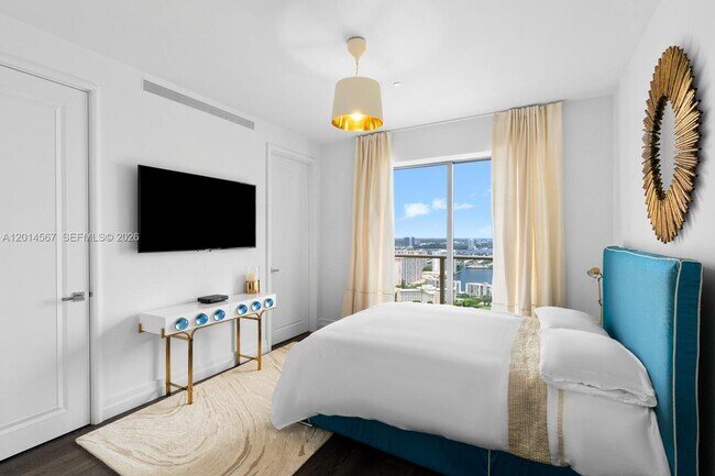 Building Photo - 17749 Collins Ave