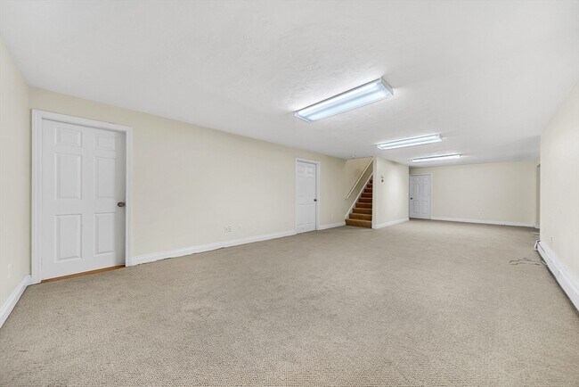 Building Photo - 51 Bogle St