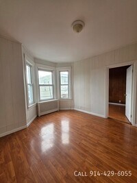 Building Photo - 143 Voss Ave