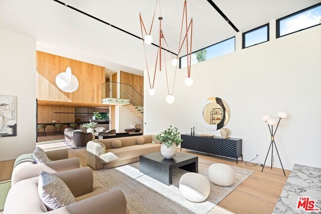Building Photo - 2501 Banyan Dr
