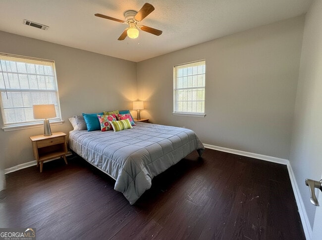 Building Photo - 7 W Park Ct