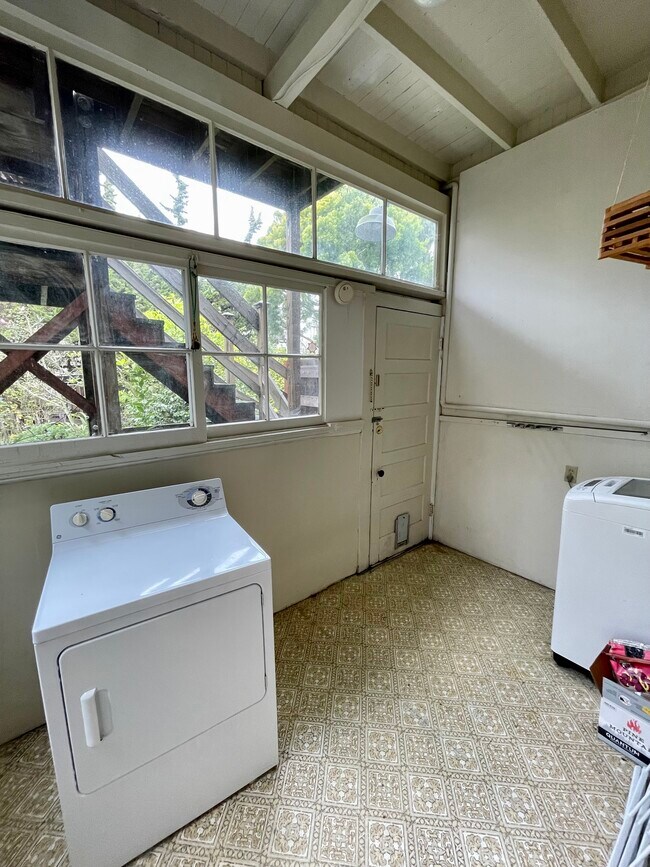 Building Photo - 142 27th St