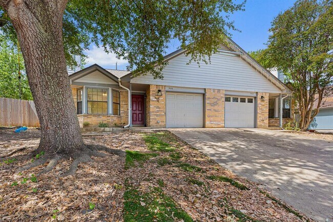 Building Photo - 906 Oleander Ln