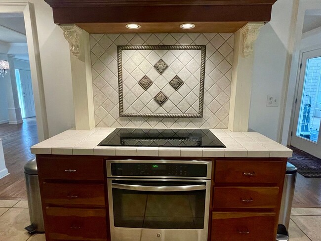 Building Photo - Turnkey Renovated Home!