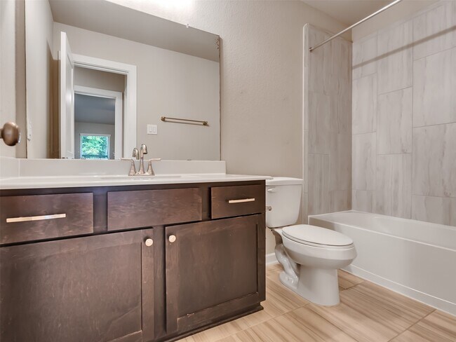 Building Photo - 8510 Amber Bend Dr