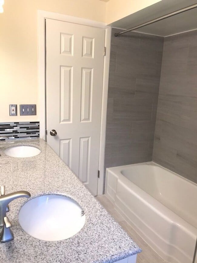 Building Photo - Pre-leasing-Beautiful Bryant Large Remodel...