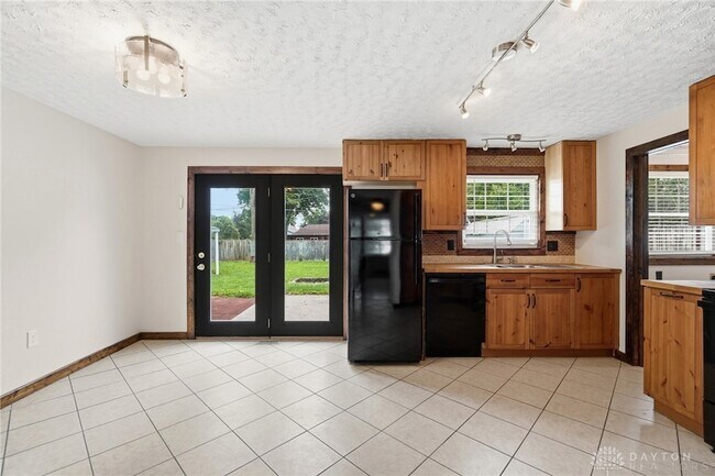 Building Photo - 27 Laurelgrove Dr