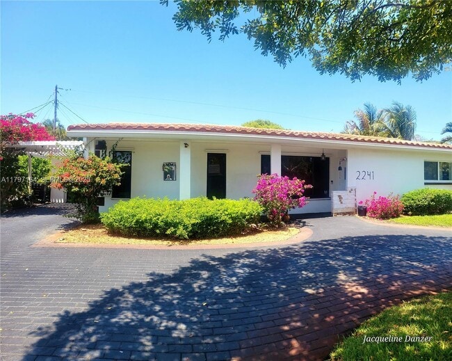 Building Photo - 2241 NE 38th St