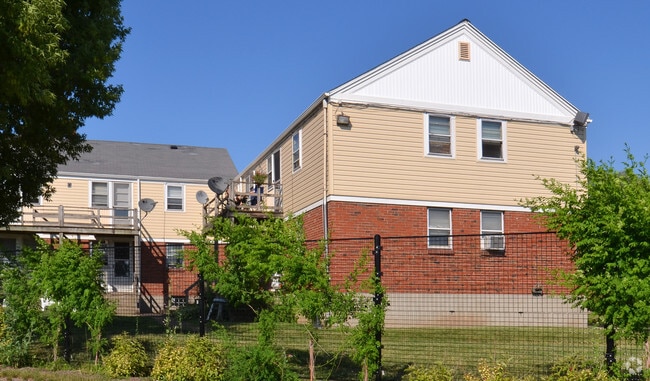 Building Photo - River View Court Apartments