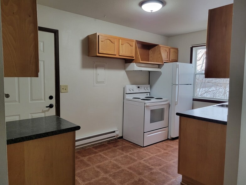 Primary Photo - 2240 West Ave S