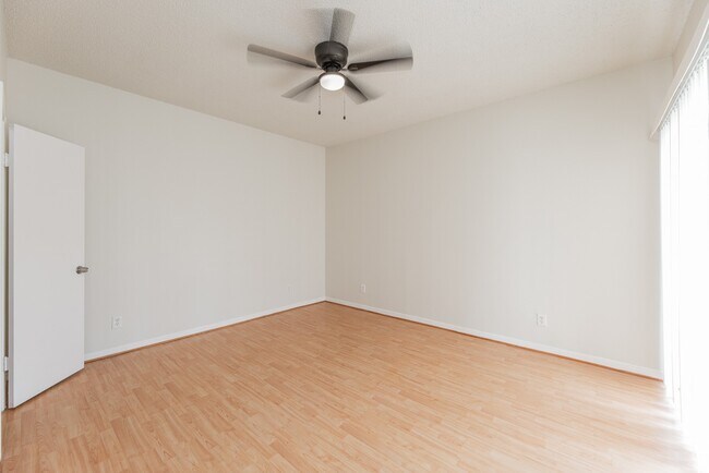Building Photo - 3742 Thistlemont Dr