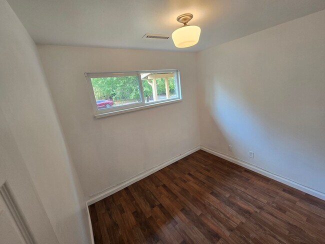 Building Photo - West-Flagstaff 4bd/2ba House Near NAU & CCC -Students & Pets OK!! Avail. July 10th!