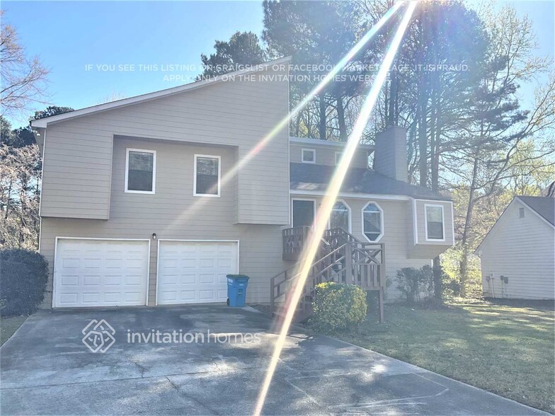 Primary Photo - 2850 Park Chase Dr