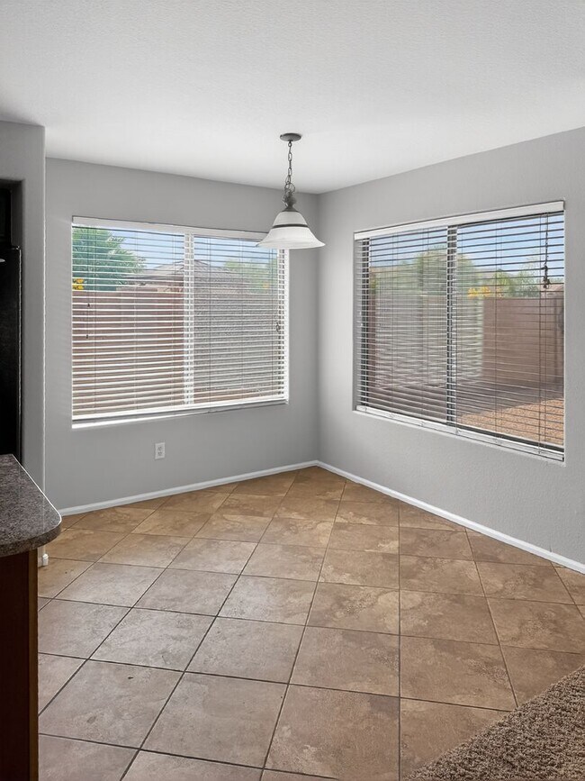 Building Photo - Beautifu;l 4Bed/2.5Bath, Private Pool Home!