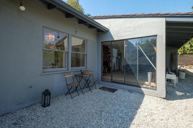Building Photo - Fully Furnished: 3 bed/ 2 Bath Mid-Century Home w/views of Griffith Observatory in the Hollywood ...