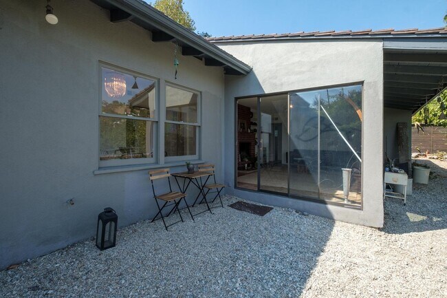 Building Photo - Fully Furnished: Mid-Century w/views of Griffith Observatory in the Hollywood Hills!