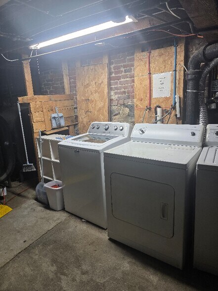 Building Photo - 560 Pine St