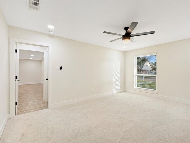 Building Photo - 5034 Oak Shadows Dr