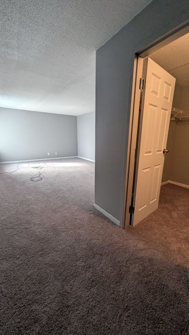 Building Photo - 16400 N Park Dr