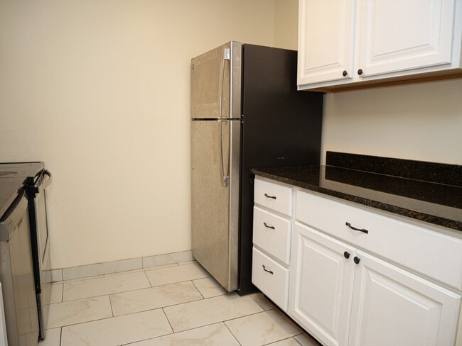 Building Photo - 217 Kent St