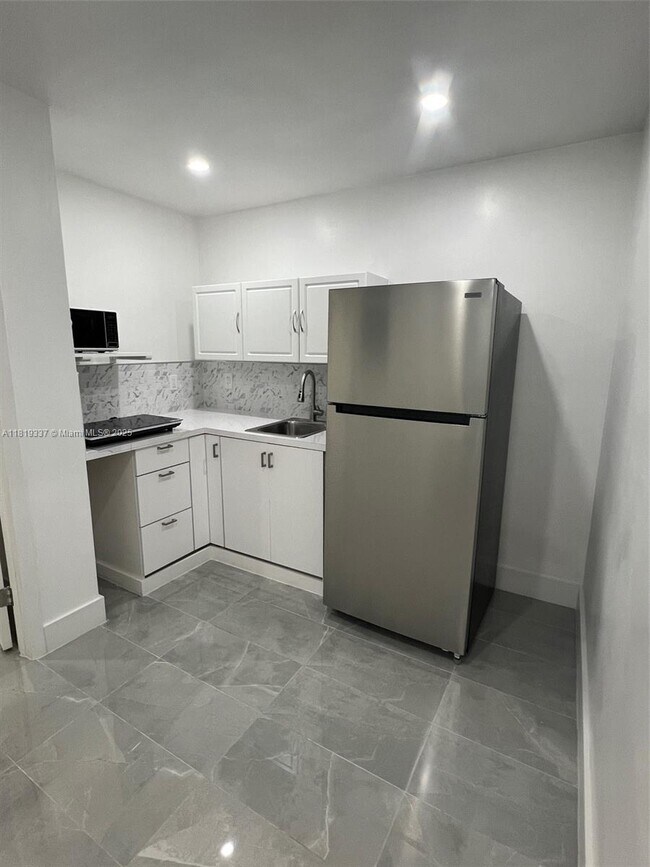 Primary Photo - 545 NW 20th St