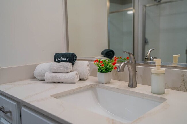 Building Photo - 1275 E University Dr