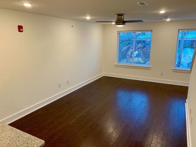 Building Photo - Stunning 2-Bed Condo with Private Roof Deck in Norris Square! Available mid-July!