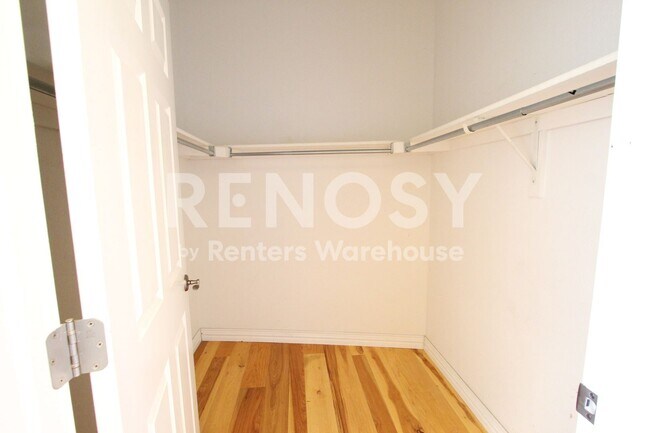 Building Photo - Spacious Penthouse Loft Garage Parking Included in Price!  - 3rd and Broadway in the Heart of Den...