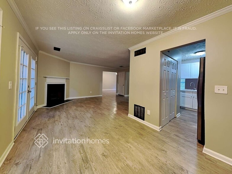 Building Photo - 715 Country Manor Way