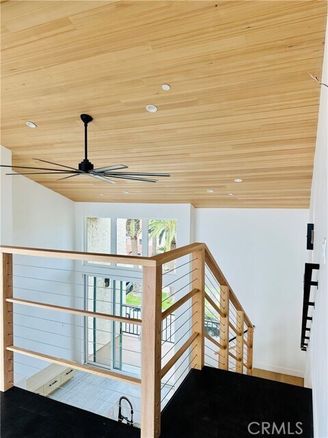 Building Photo - 555 Esplanade