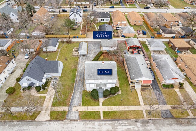 Building Photo - 14517 Blaine Ave