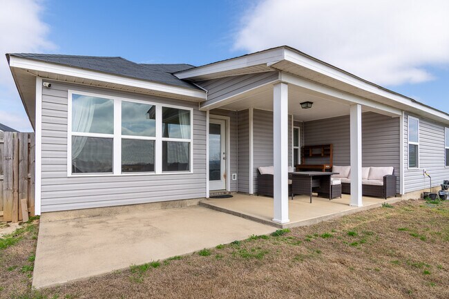 Building Photo - 4830 Fairmont Dr