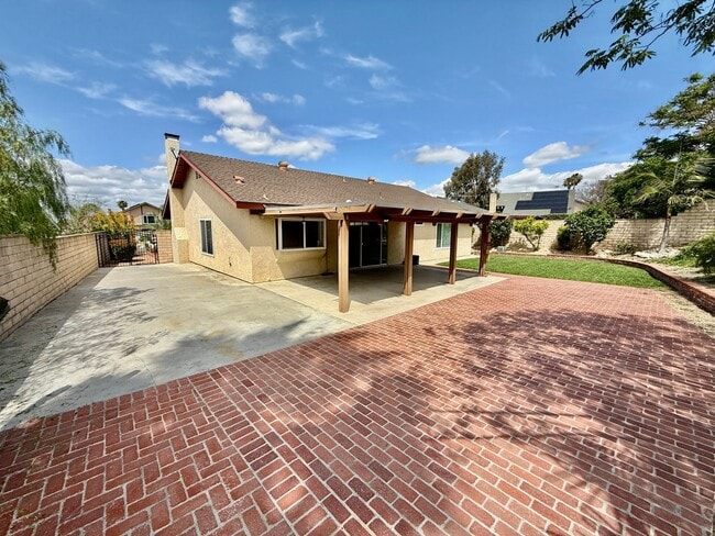 Building Photo - Nice Single Story Home