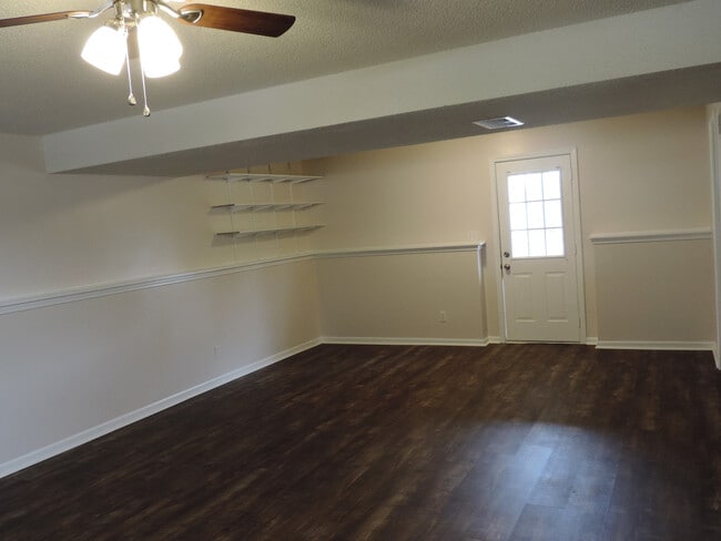 Building Photo - short term lease available