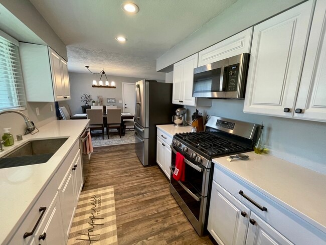Building Photo - 2474 S Fairway Dr