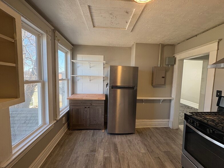 Building Photo - 714 S 1st Ave