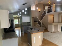 Building Photo - 11201 Glenmoor Ct