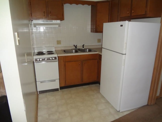 Building Photo - 606 Dry Grove